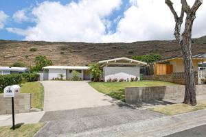 featured image of 735 Kapulena Loop