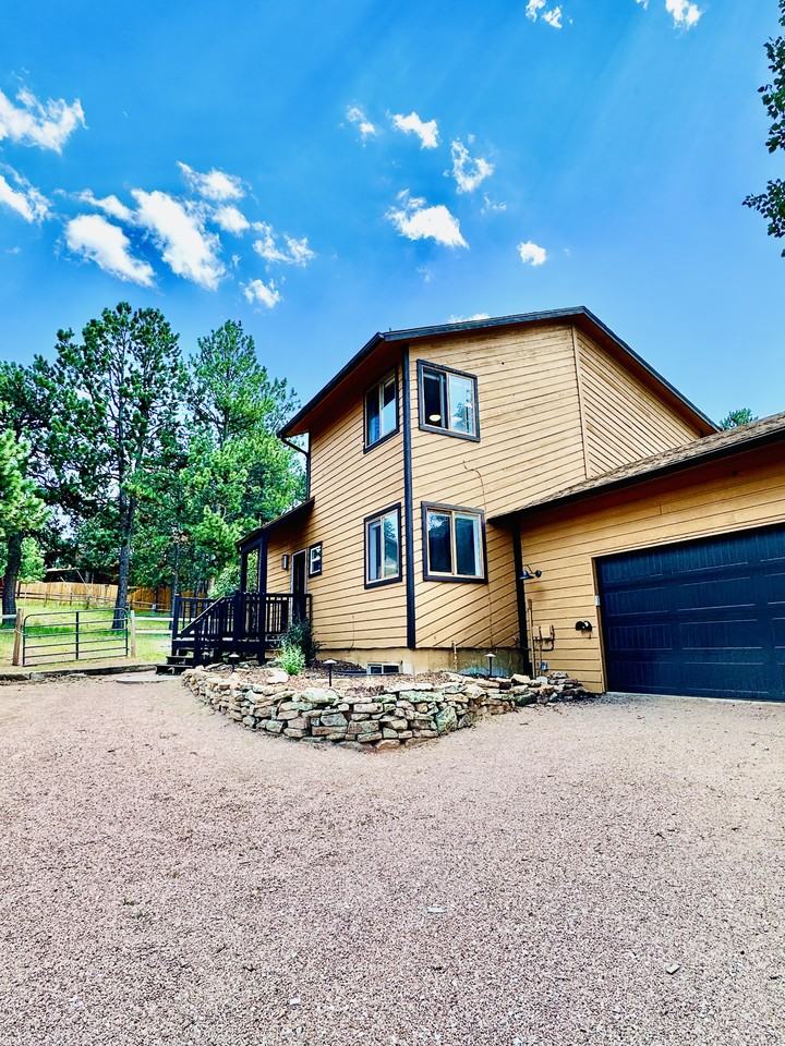 1345 Leslie Cir #NA - Photo 2 of 16