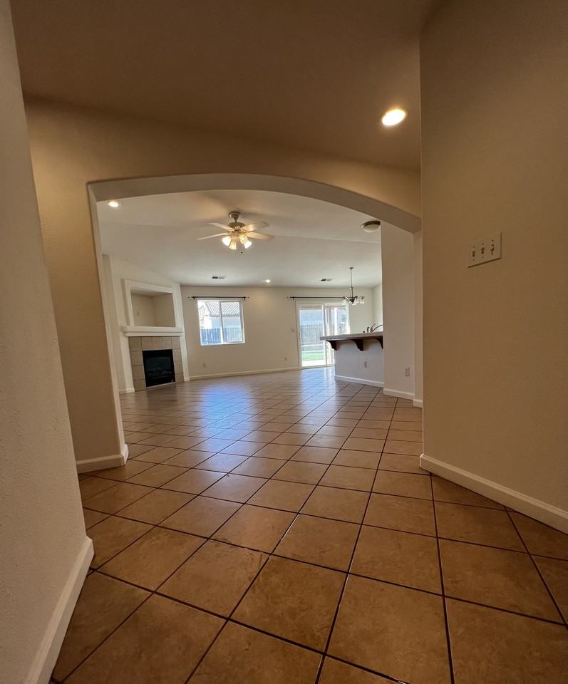 1830 W Berkshire Ln #NA - Photo 4 of 11