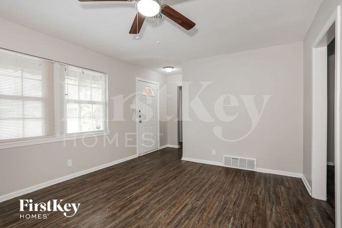 1532 Milmo Dr - Photo 2 of 16