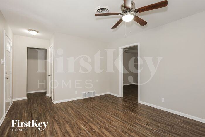 1532 Milmo Dr - Photo 3 of 16