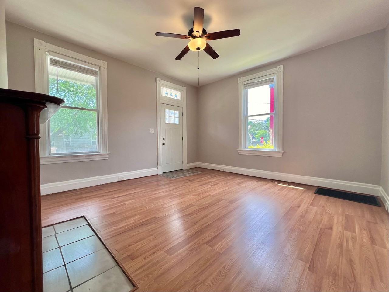 1438 Pullan Ave - Photo 3 of 9