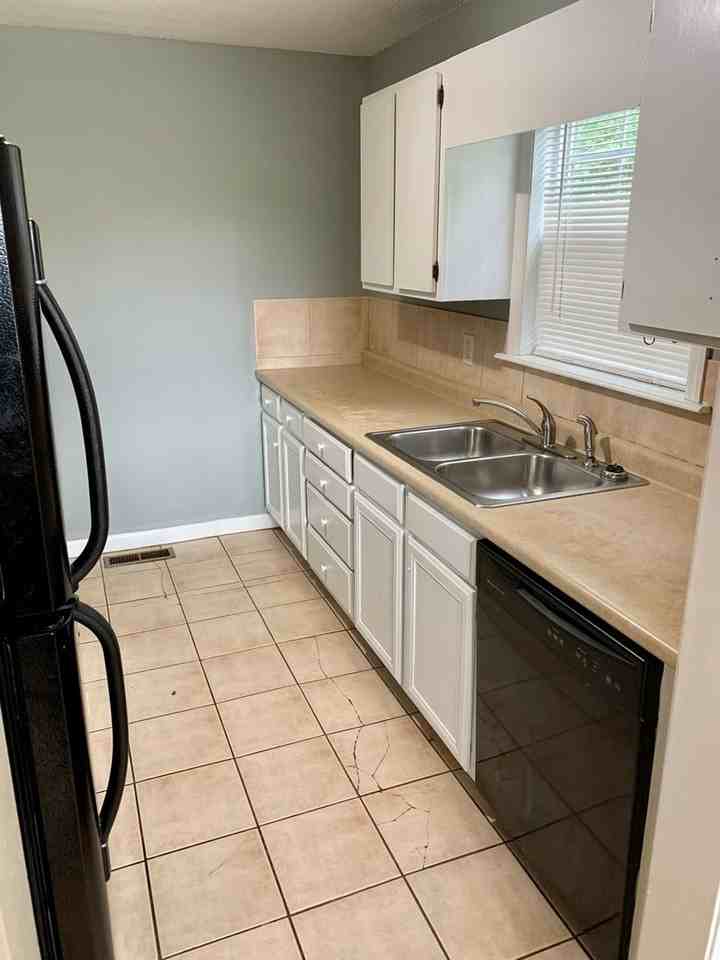 309 Kate St - Photo 3 of 10