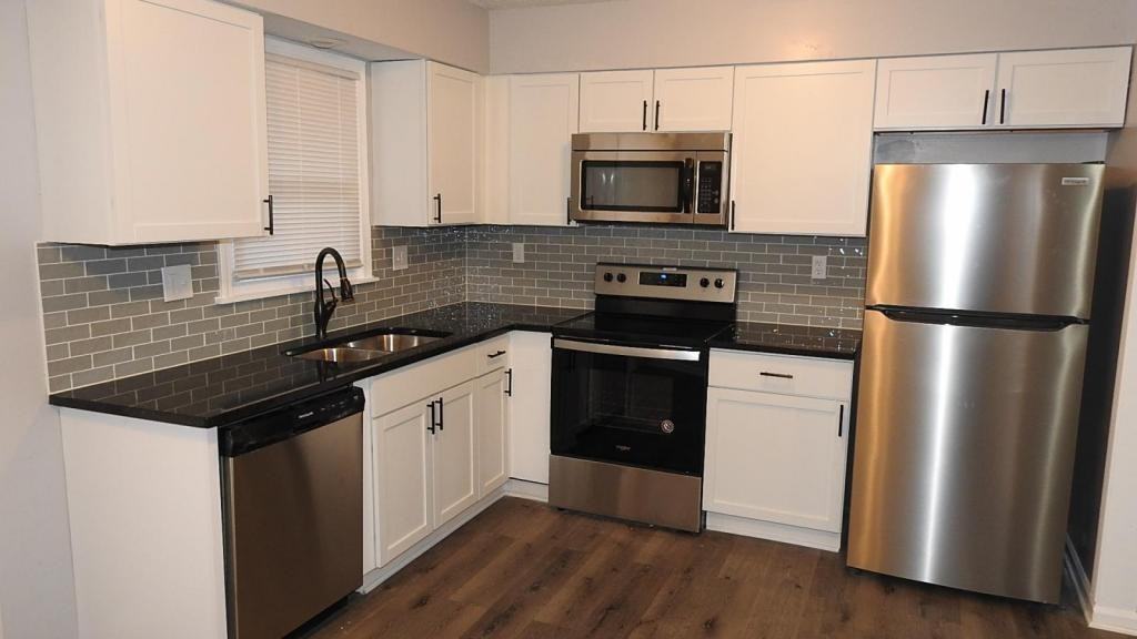 6905 Orchard St - Photo 2 of 28