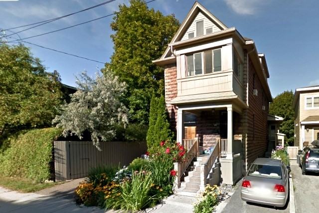 15 Ivy Crescent #1/2 - Photo 2 of 8