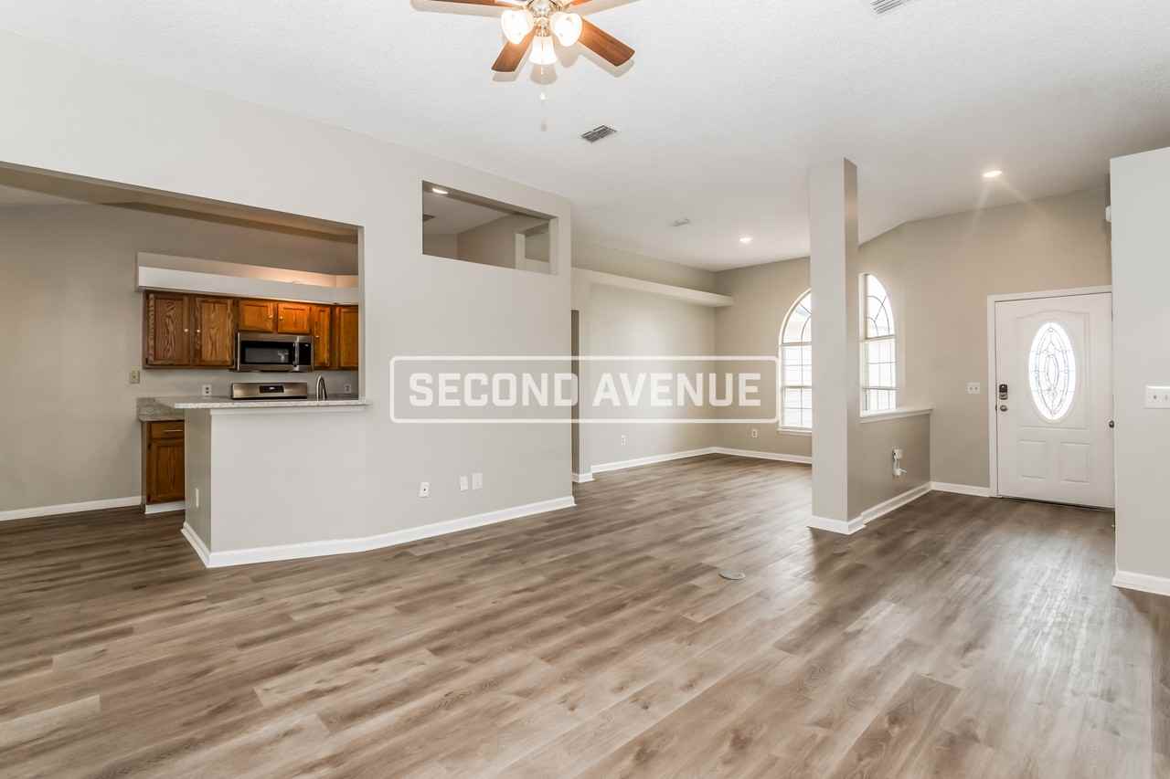 8544 Echoridge Ct - Photo 4 of 24