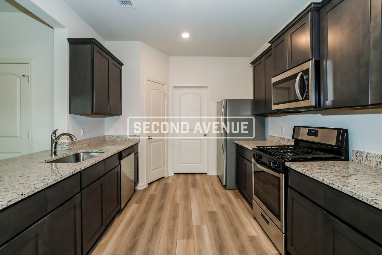 13621 Roosevelt Arch Dr - Photo 2 of 22