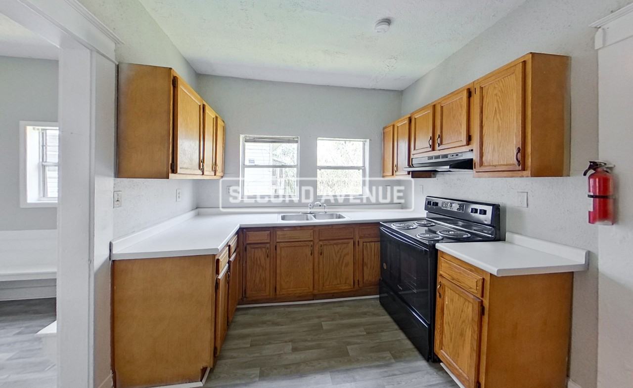 4121 Court S - Photo 2 of 28