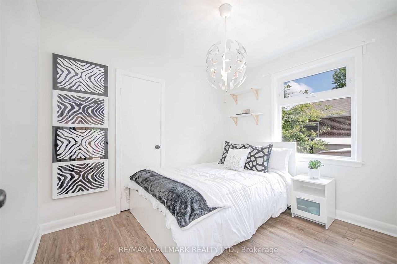 246 Zelda Crescent #Main - Photo 3 of 6