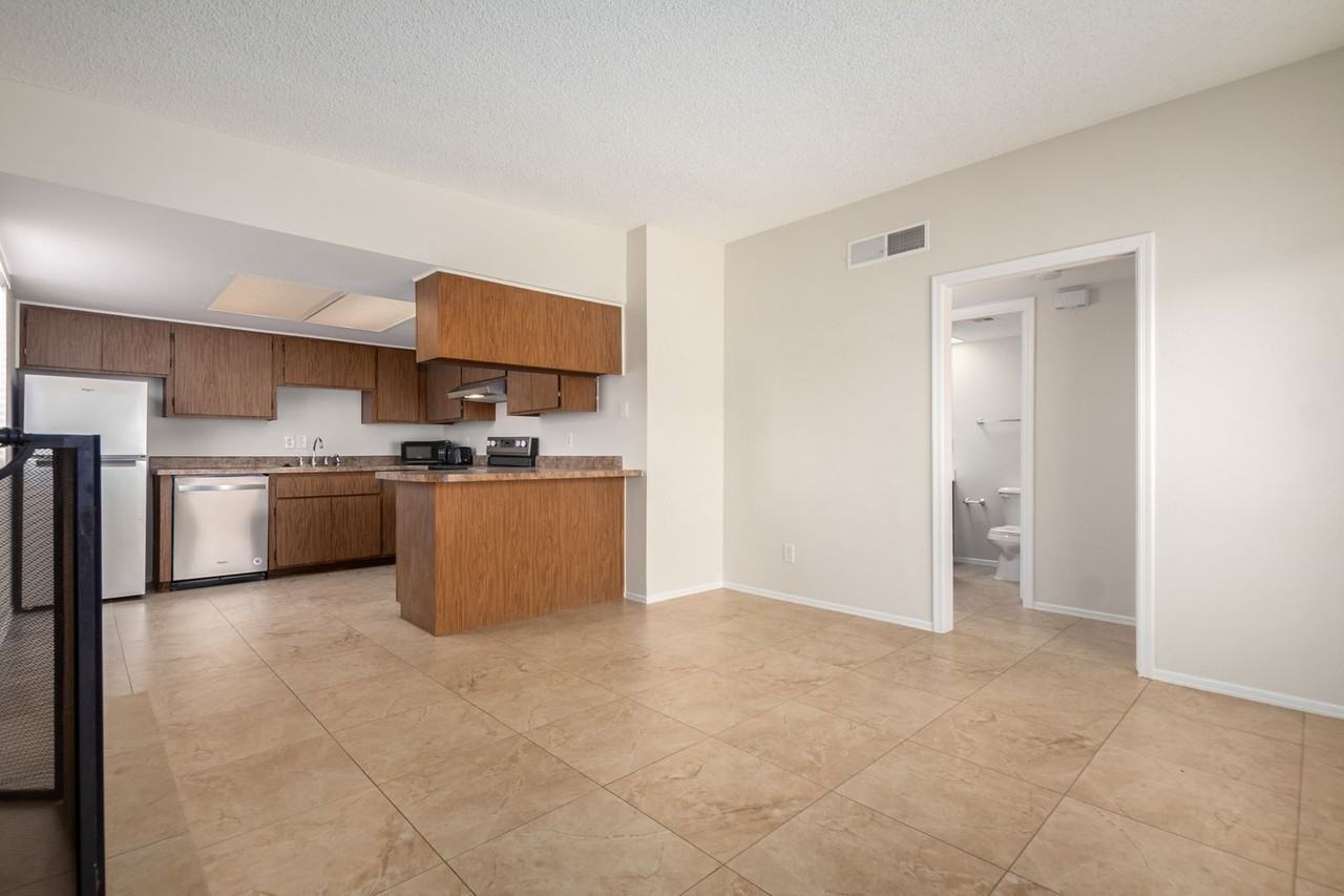 1293 W 5th St - Photo 2 of 20