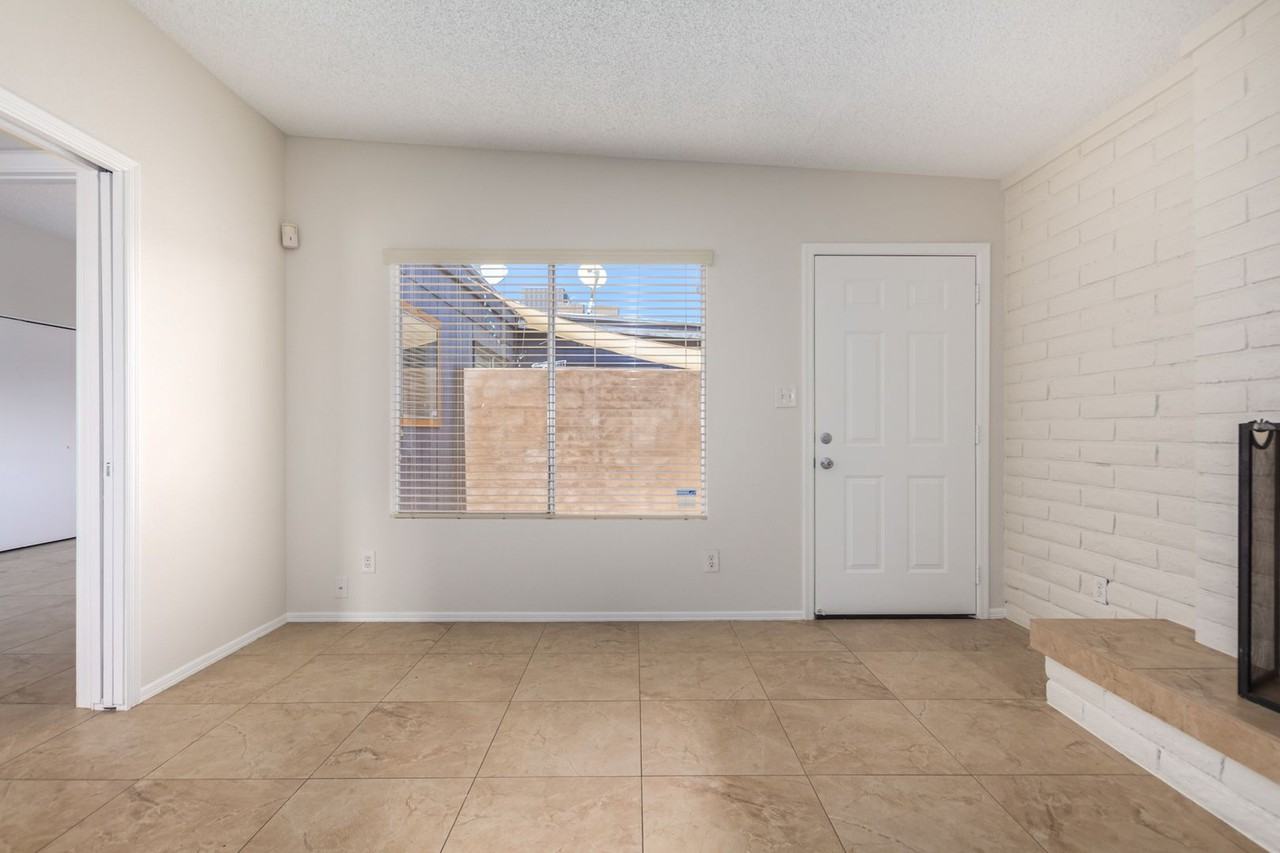 1293 W 5th St - Photo 3 of 20