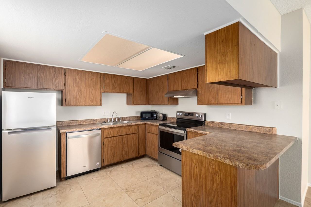 1293 W 5th St - Photo 6 of 20