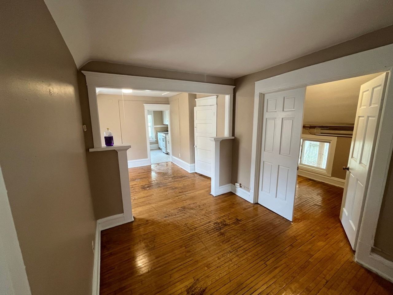 560 Bellows St - Photo 3 of 8