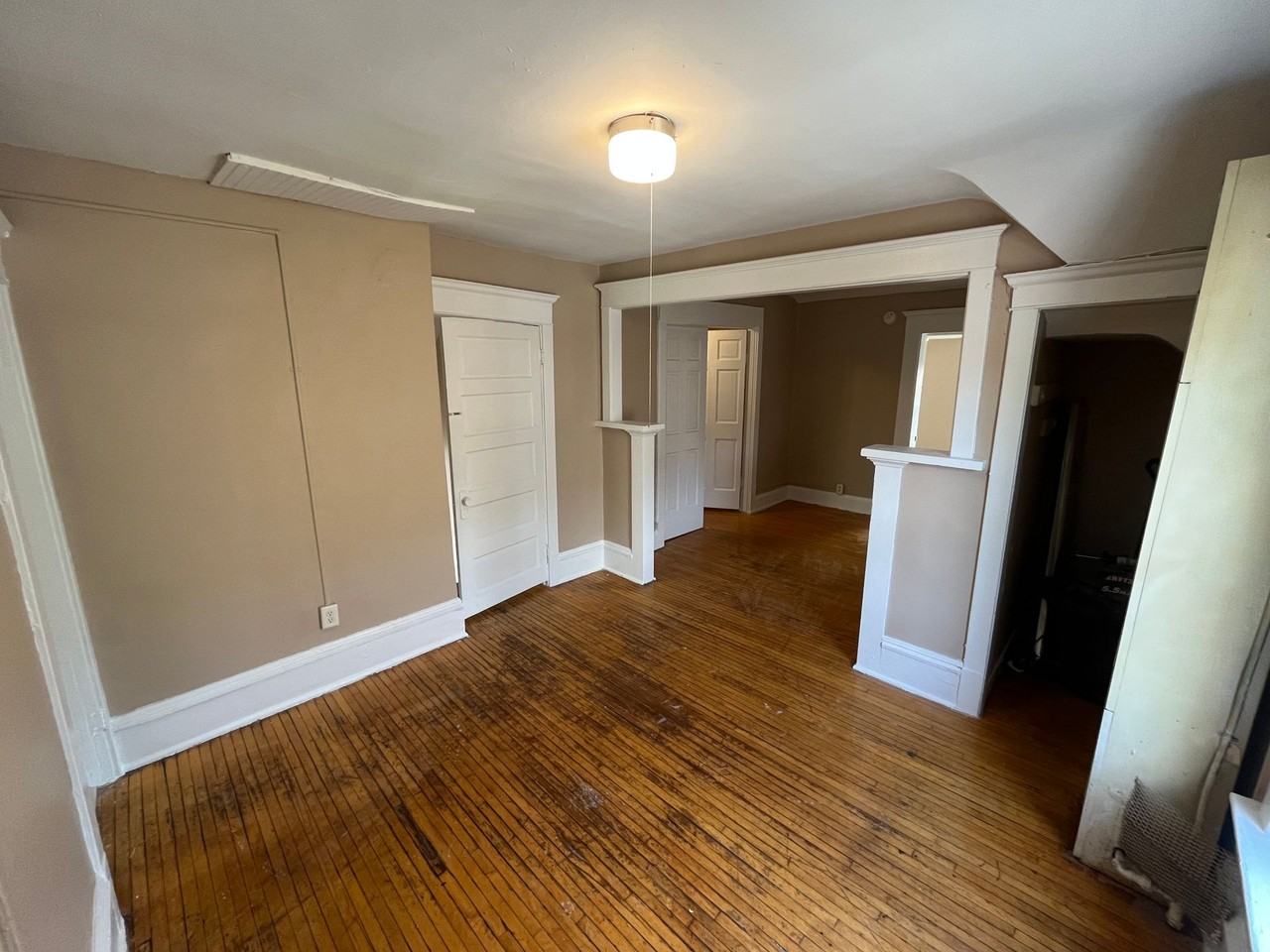 560 Bellows St - Photo 4 of 8