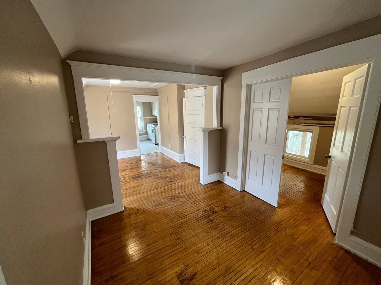 560 Bellows St - Photo 6 of 8