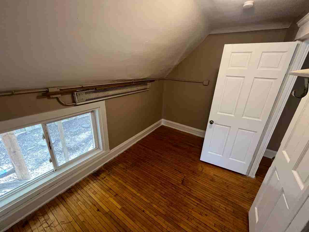 560 Bellows St - Photo 7 of 8