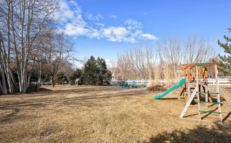 5022 S Hathaway Ln - Photo 3 of 43