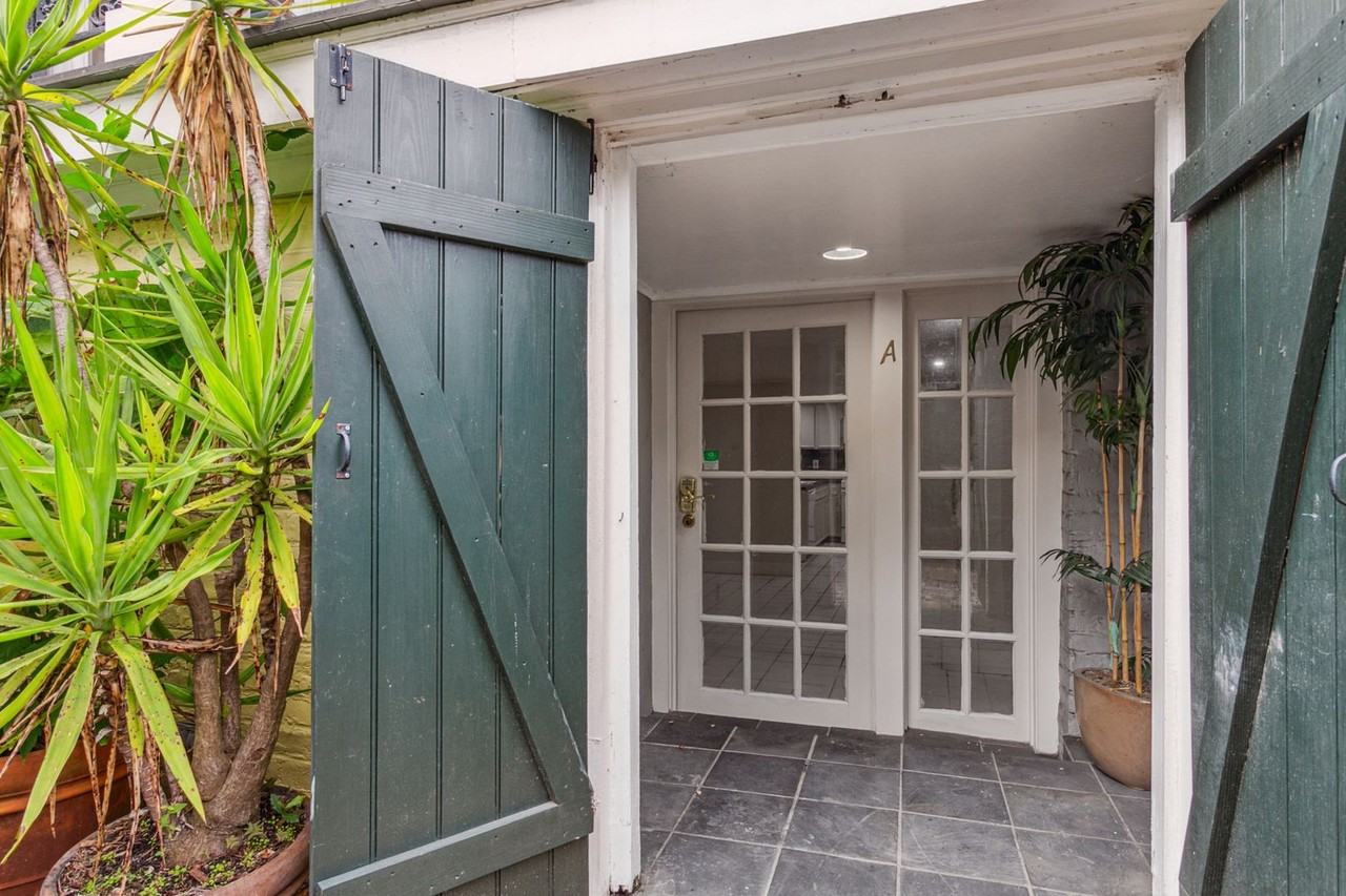 933 Bourbon St - Photo 2 of 30