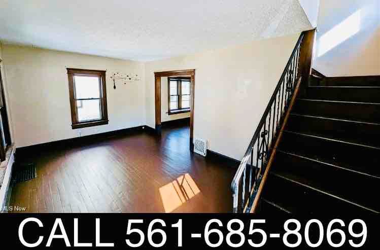 1085 Herberich Ave - Photo 6 of 31