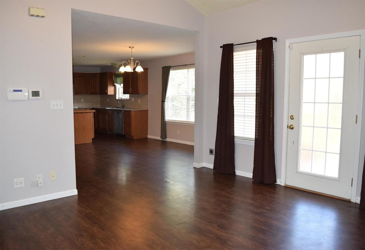131 Hickory Valley Rd - Photo 3 of 29