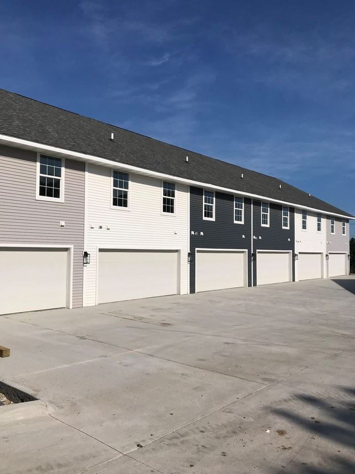 4525 100th Street - Photo 2 of 50