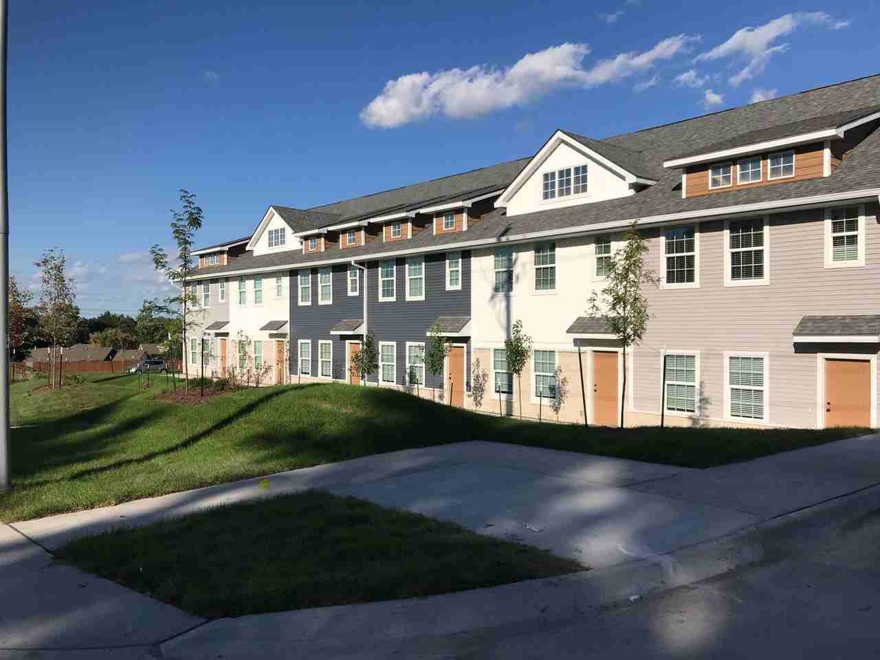 4525 100th Street - Photo 4 of 50