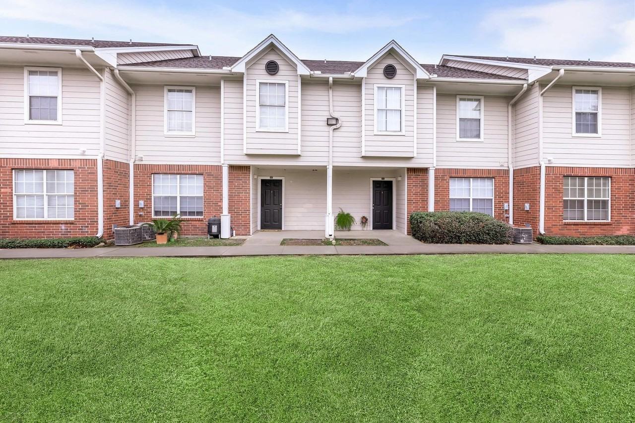 Sovereign Townhomes - Photo 3 of 34