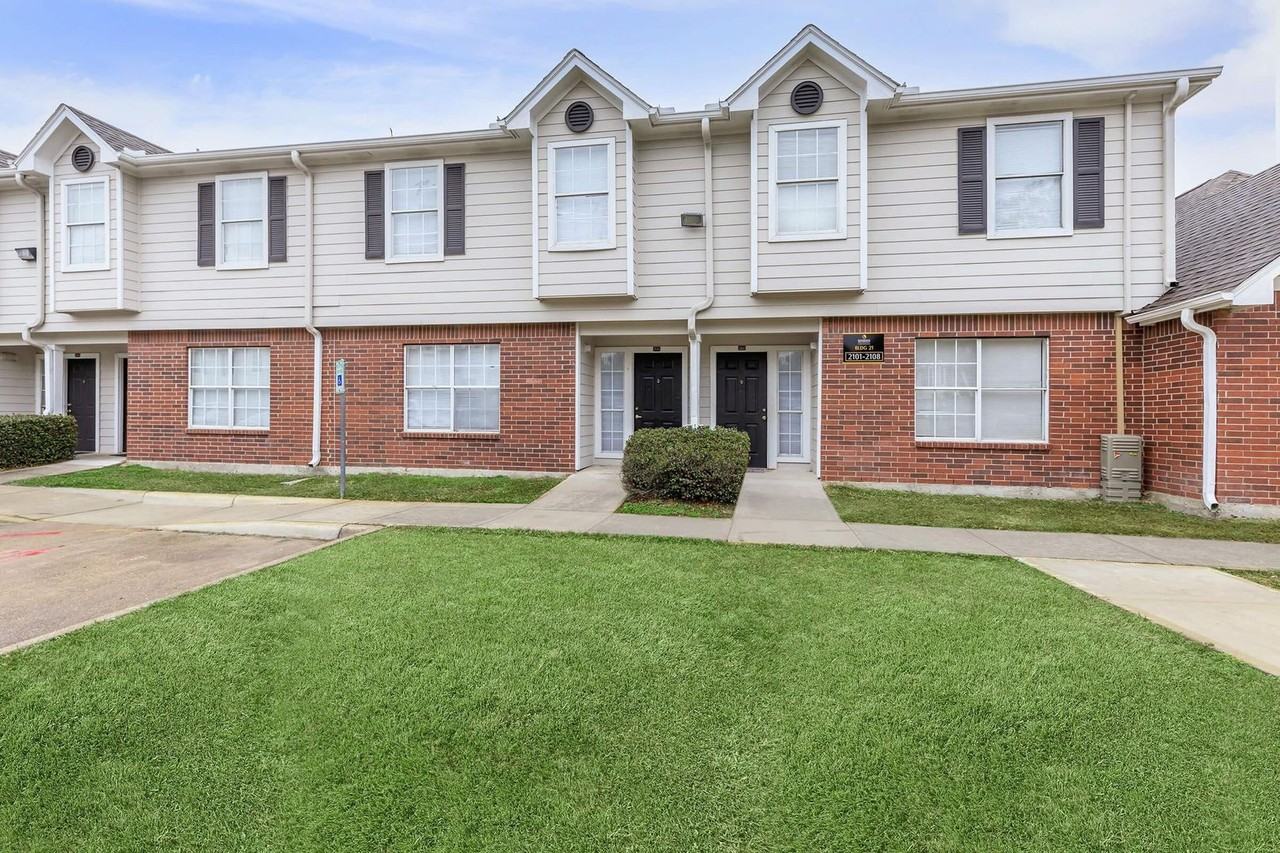 Sovereign Townhomes - Photo 4 of 34