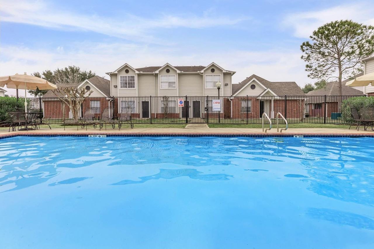 Sovereign Townhomes - Photo 7 of 34