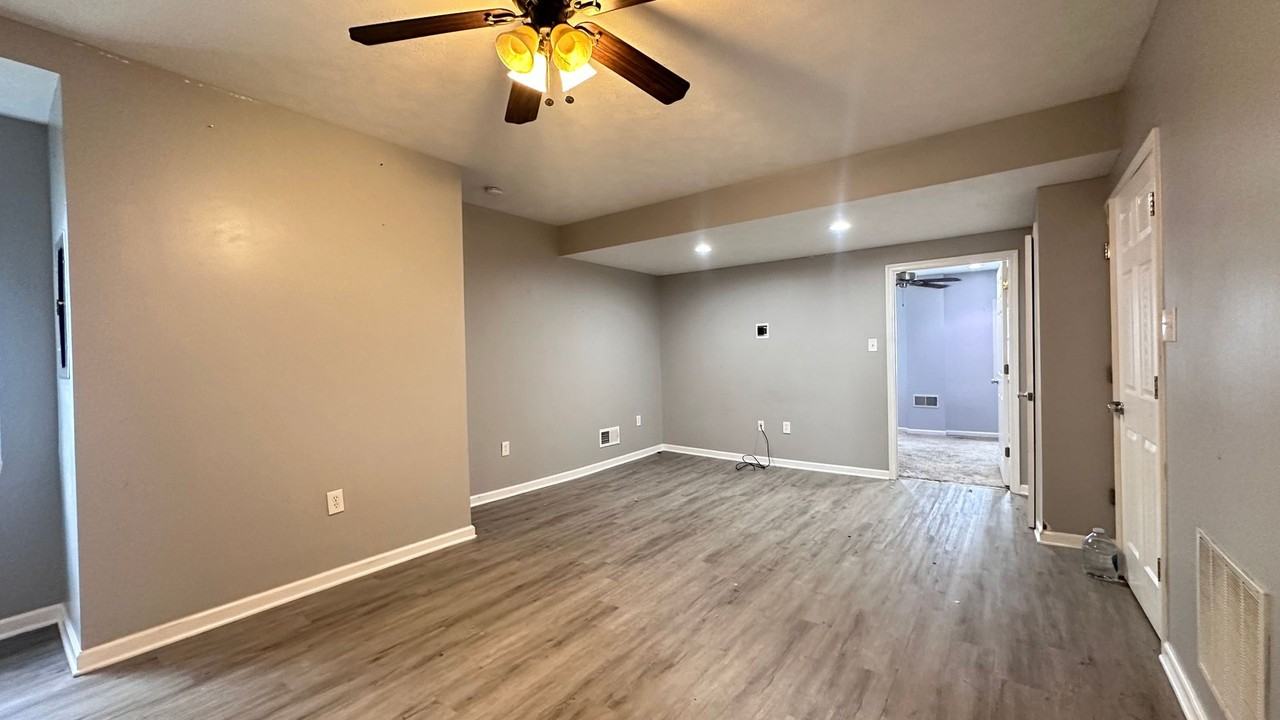 403 Ormsby Ave Unit 2 - Photo 3 of 16