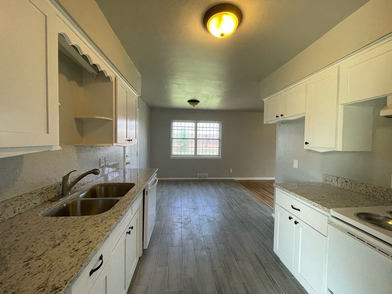 2505 Sw 60th St - Photo 2 of 13