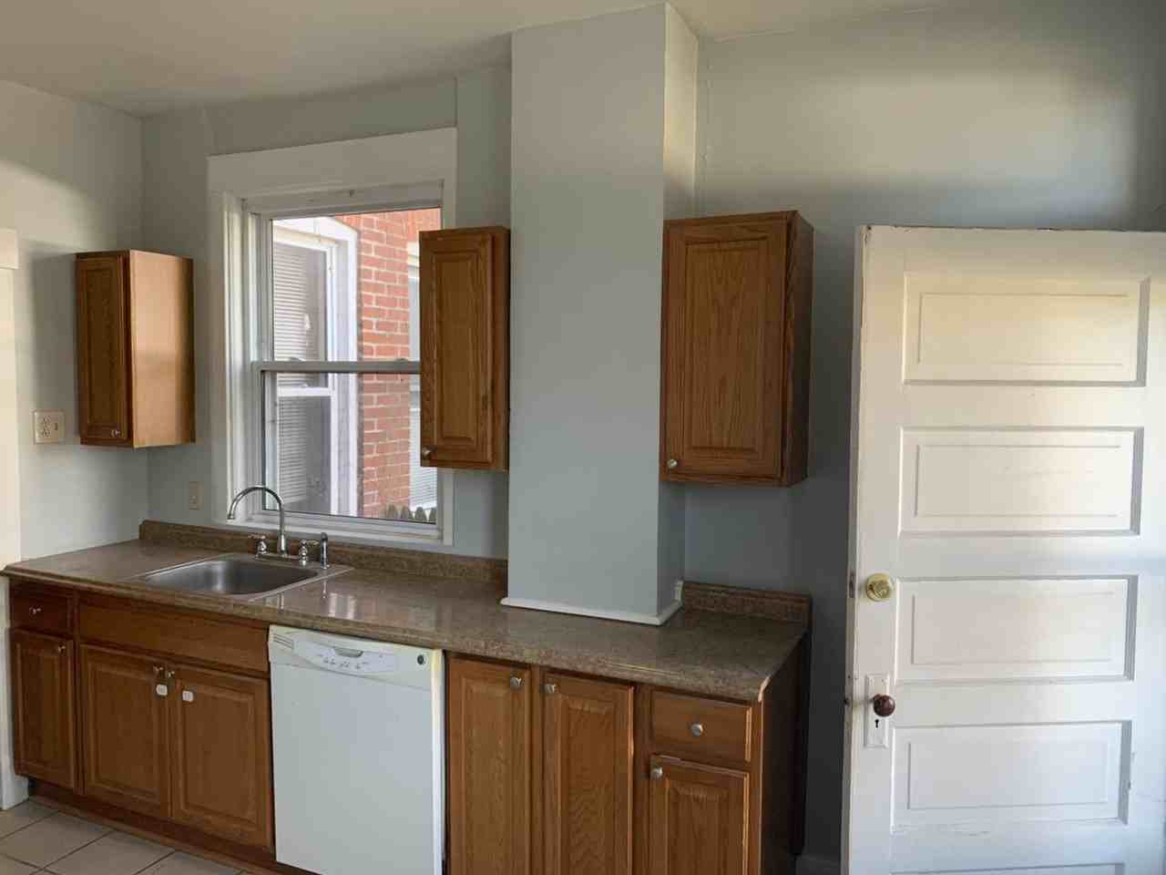 6915 Standish St - Photo 4 of 23