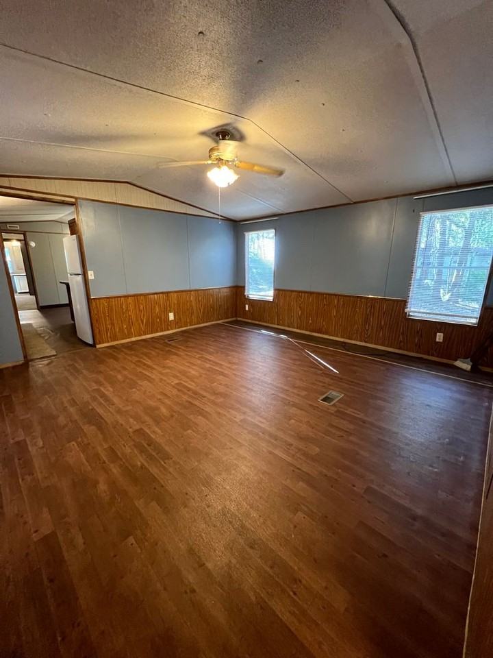 103 Thompson Rd - Photo 3 of 19