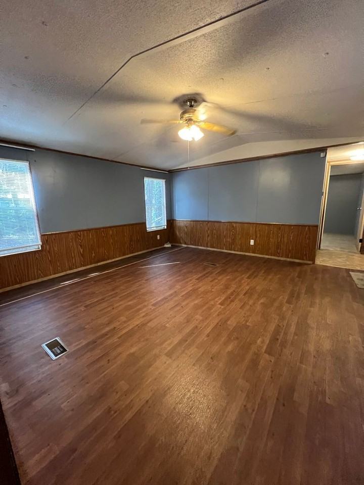 103 Thompson Rd - Photo 4 of 19