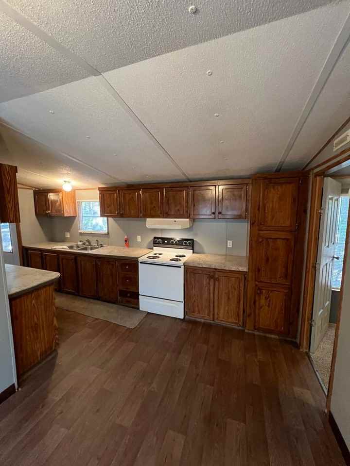 103 Thompson Rd - Photo 7 of 19