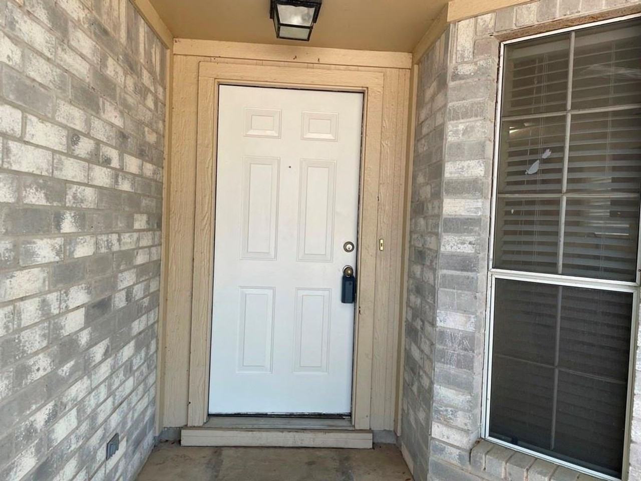 1404 Somerset Dr - Photo 2 of 24