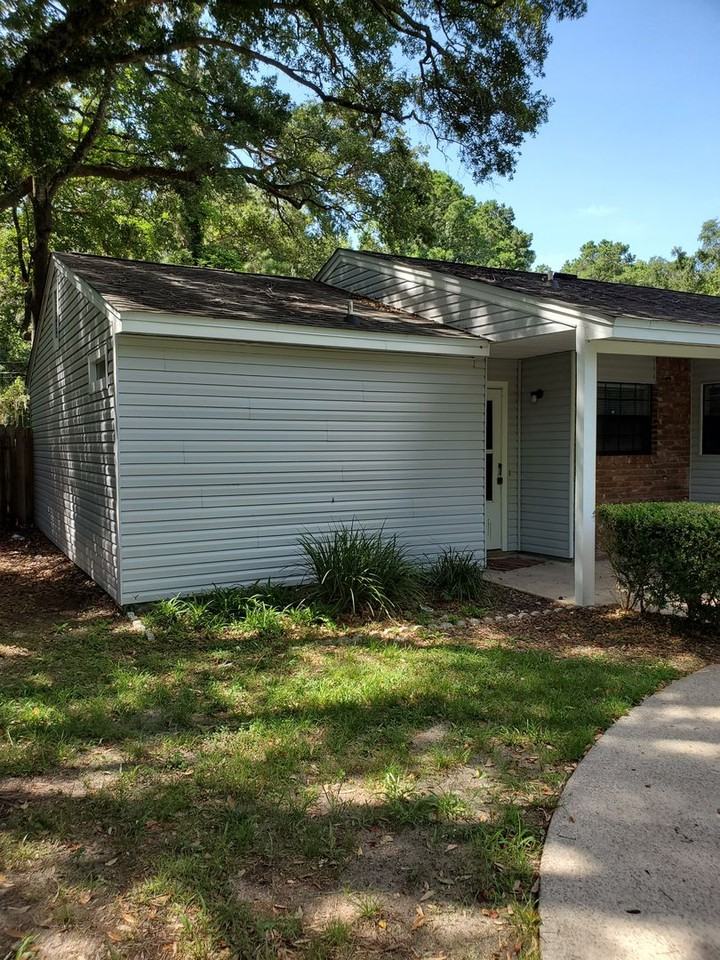 2720 Faringdon Dr - Photo 2 of 15