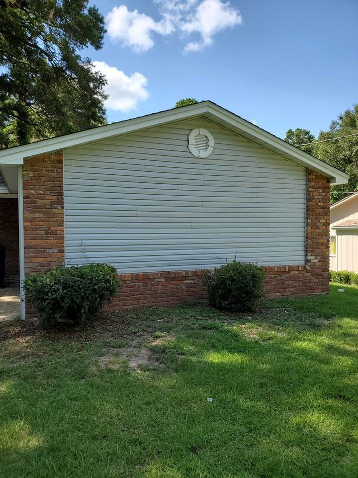 2720 Faringdon Dr - Photo 3 of 15