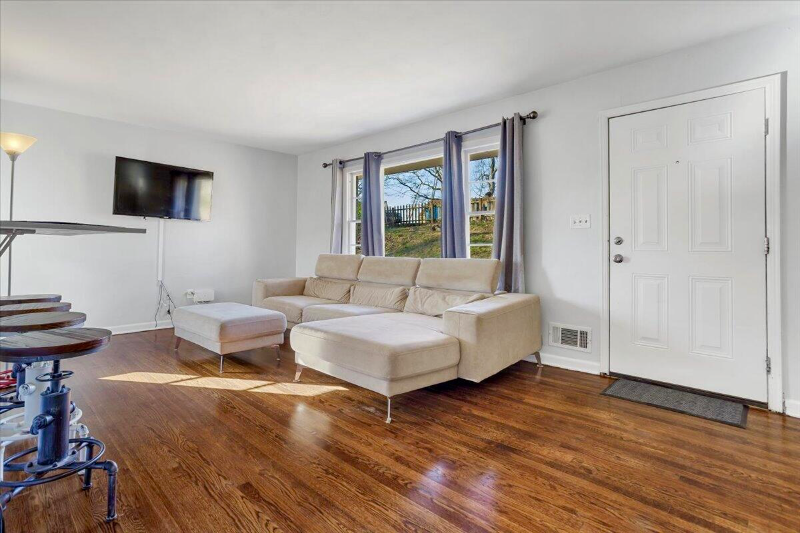 32 Hillcrest Ave Ne - Photo 3 of 12