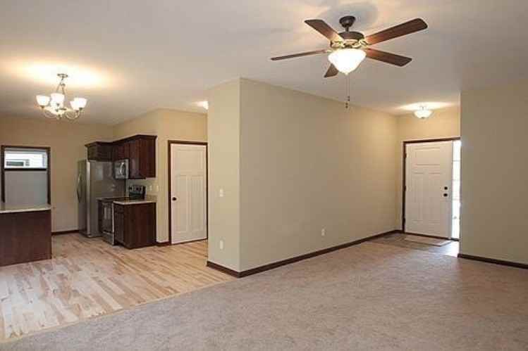 2054 Mackinaw Dr - Photo 3 of 13