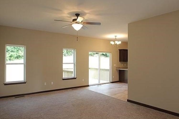 2054 Mackinaw Dr - Photo 4 of 13
