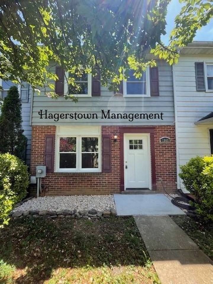 1868 Abbey Ln - Photo 2 of 15