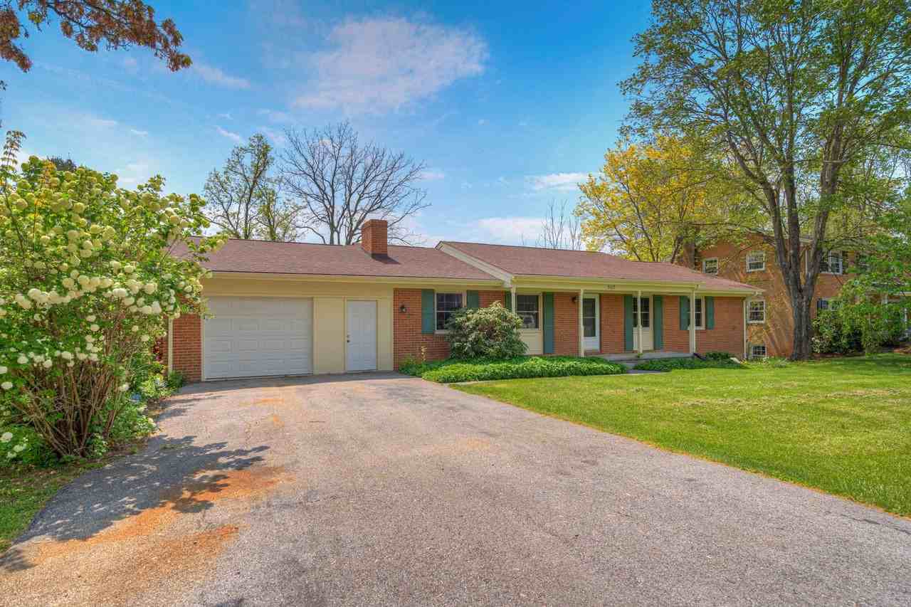 507 Stonegate Dr - Photo 3 of 50