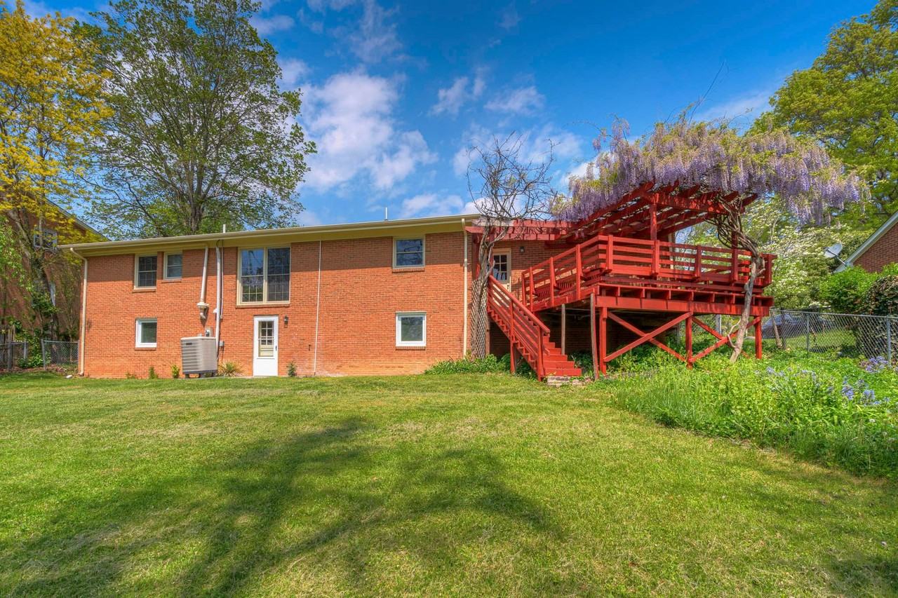 507 Stonegate Dr - Photo 4 of 50