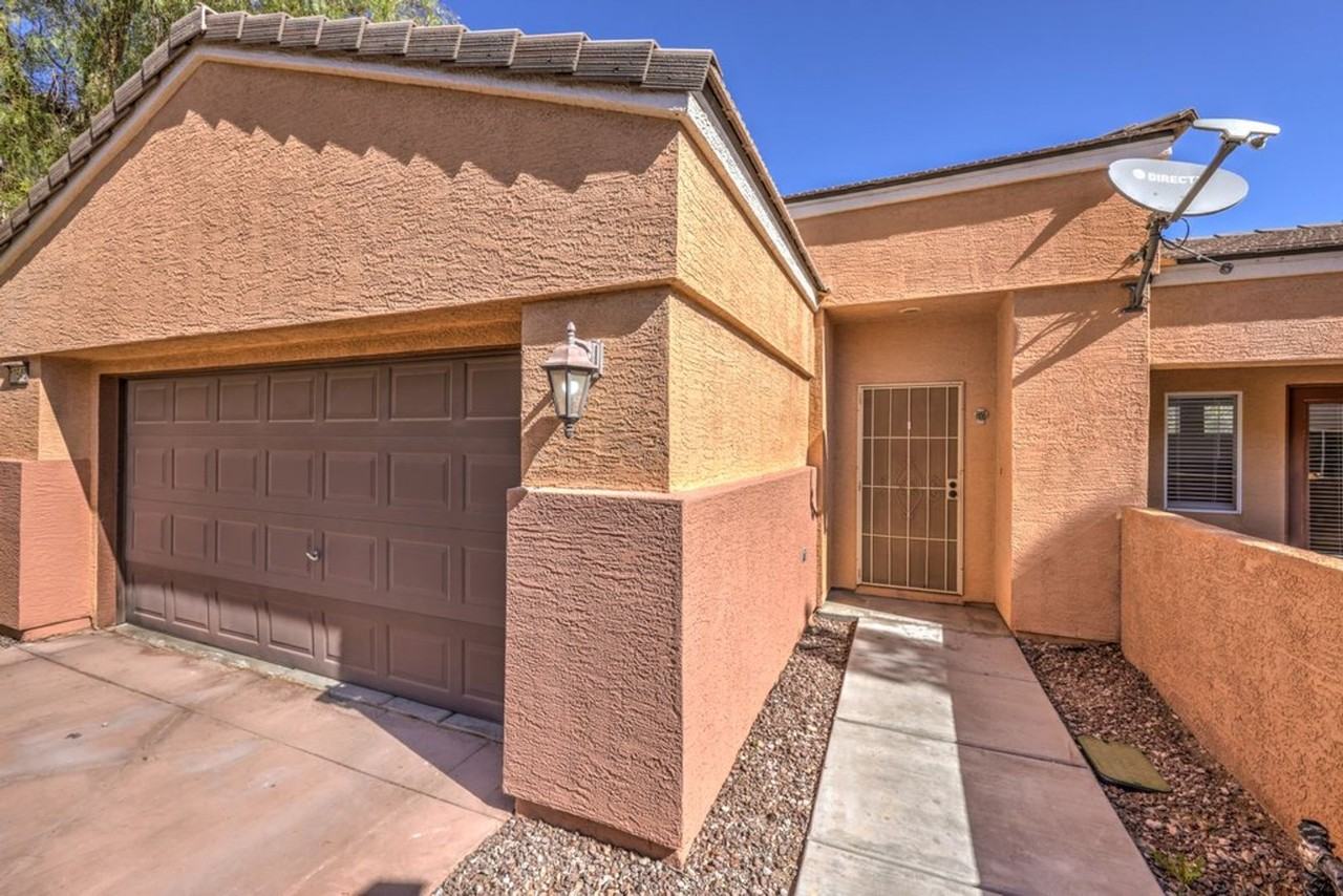 10540 Allthorn Ave - Photo 2 of 42