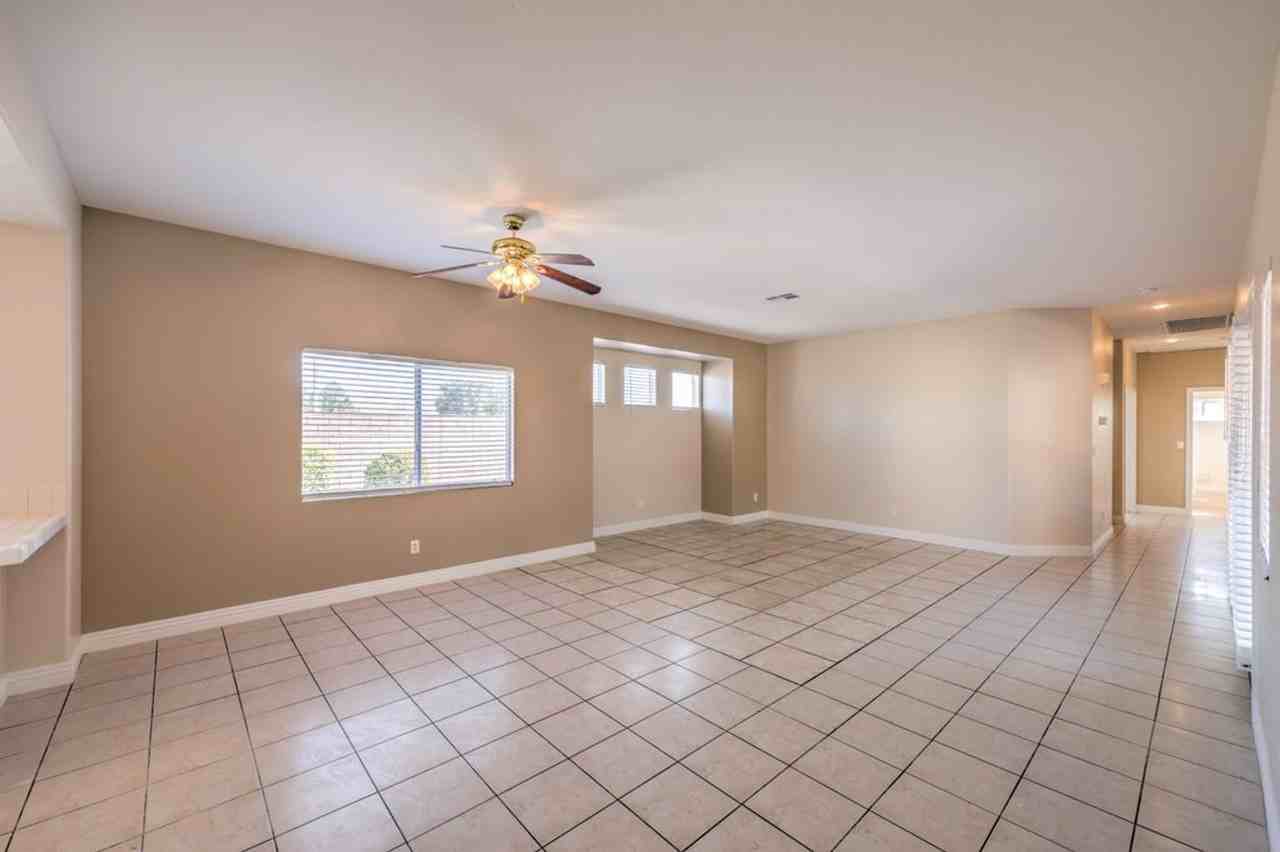 10540 Allthorn Ave - Photo 4 of 42
