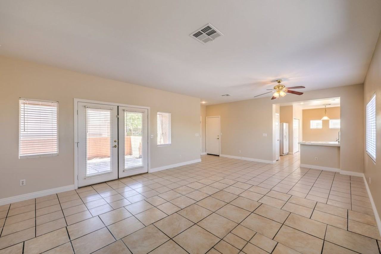 10540 Allthorn Ave - Photo 7 of 42