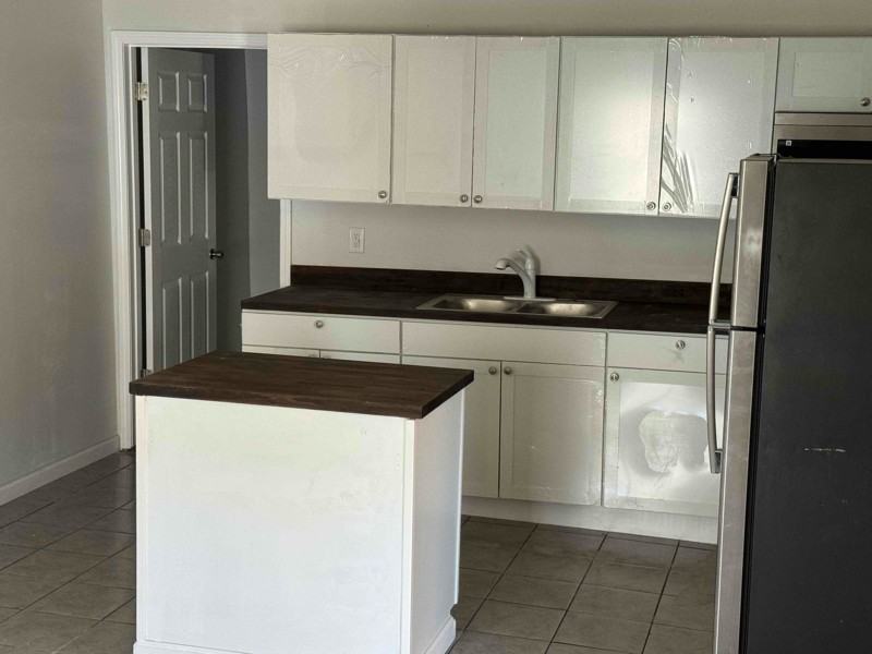 350 Juless St - Photo 3 of 11