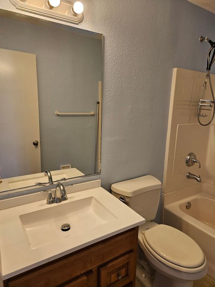 370 Base Ave E #210 - Photo 5 of 26