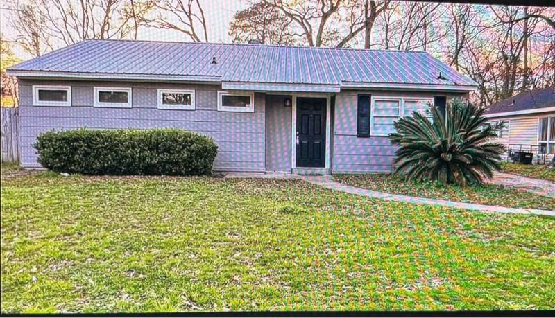 652 Louise Dr W - Photo 2 of 2